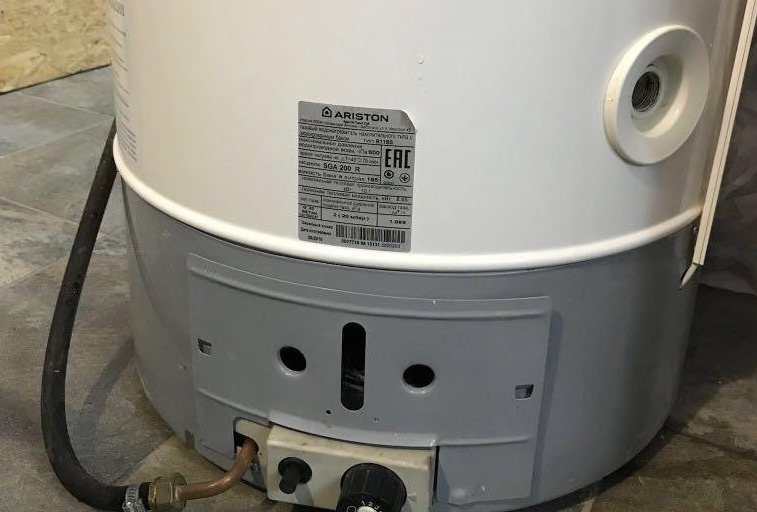 газовая колонка ariston